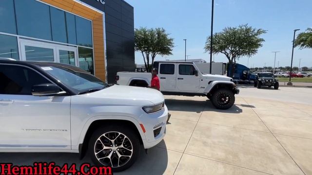 Dodge 6.4L Engine Made Her Change Her Mind Now She Wants This Vehicle смотреть онлайн