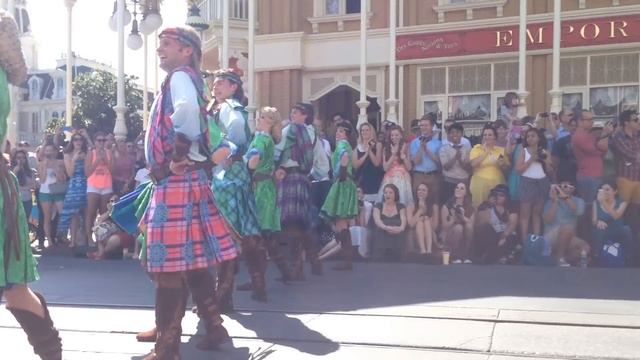 Magic Kingdom Festival of Fantasy Parade - Launch Day смотреть онлайн