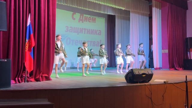 Эстрадный ансамбль " Карусель" - Солдатом тоже стану я смотреть онлайн