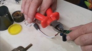 Моргает светодиодный светильник.