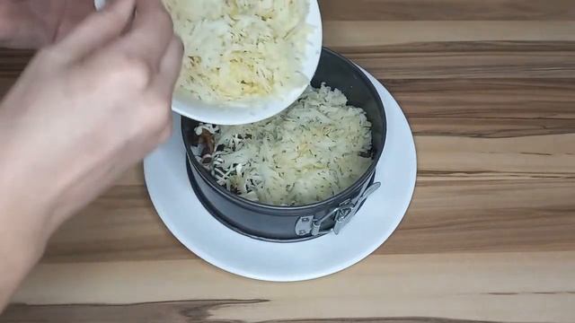 Слоеный салат с грибами Салат на праздничный стол Сытный слоеный салат смотреть онлайн