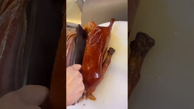 Hoy os presento el plato nacional de China el pato laqueado también se llama pato de Beijing смотреть онлайн