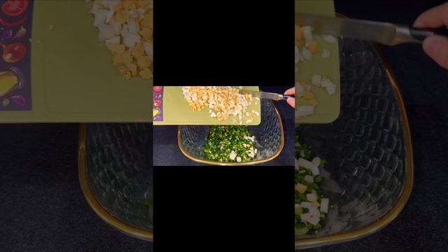 Пирог с яйцом и зеленым луком #cooking #shorts #пирог #пирогрецепты #заливнойпирог #выпечка #food смотреть онлайн