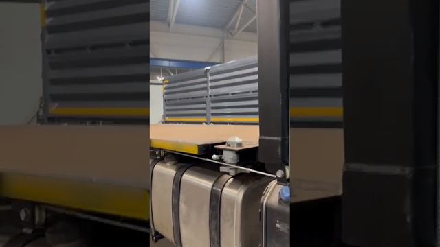 Разработали и изготовили контейнеровоз на шасси SHACMAN смотреть онлайн