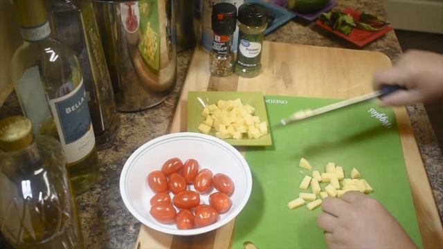 Orzo and vegetables salad смотреть онлайн
