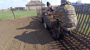 Самодельная картофелесажалка револьверного типа. Первые испытания в огороде