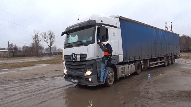 2 серия первый раз на фуре! заезд под 45 задним ходом школа TDS Варшава смотреть онлайн