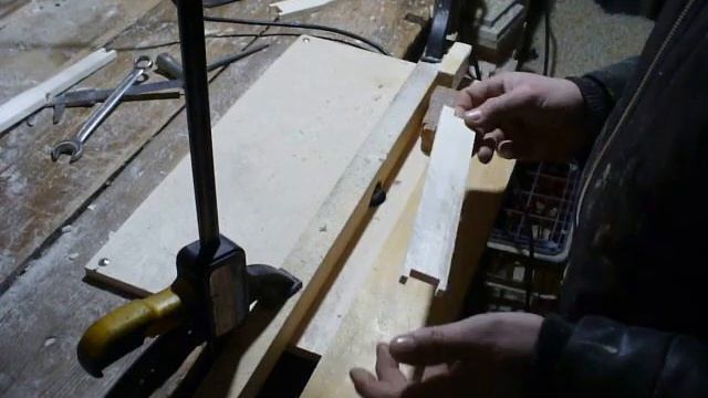 Боковые планки с разделителем Гофмана на ручном фрезере смотреть онлайн