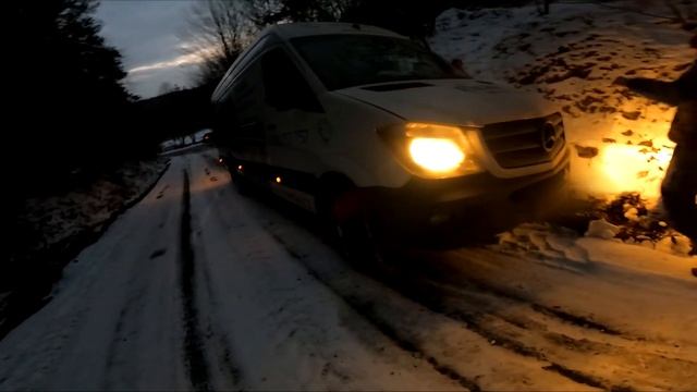 #8 Vyprošťování Mercedesu Sprinter a BMW E46 Jeepem KJ смотреть онлайн