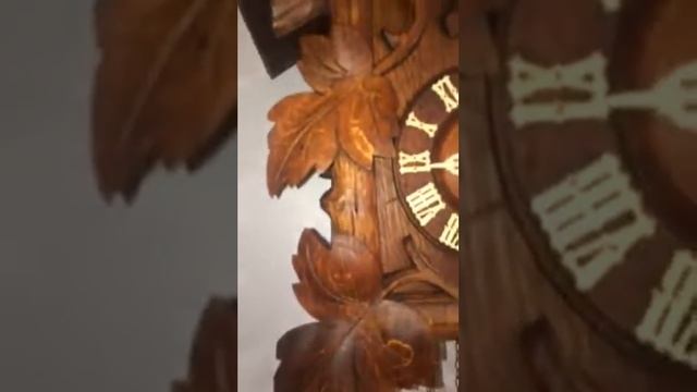 243 Antique 3-D Hand carved bird, German cuckoo clock смотреть онлайн