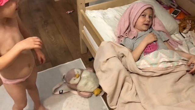 Грунтуем Volkswagen T2 последняя бочина, скоро красить, осенняя прогулка с детьми, потом с псом. смотреть онлайн