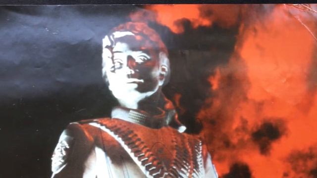 Автограф Майкла Джексона на постере | MICHAEL JACKSON AUTOGRAPH смотреть онлайн