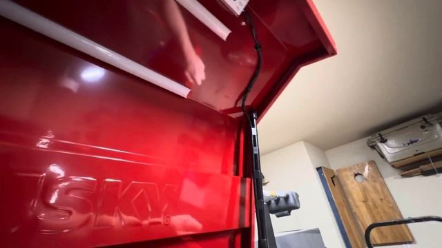 Husky toolbox - LED shop lights installed смотреть онлайн