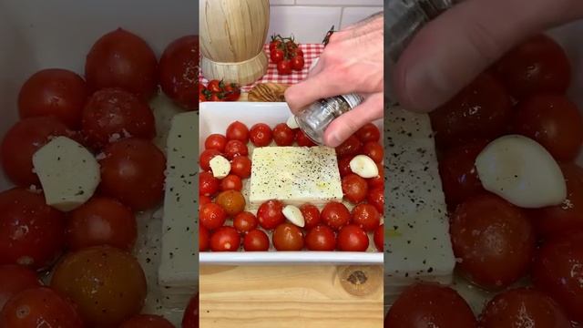 #shorts BAKED FETA PASTA, my way! 😍 #fetapasta #bakedfetapasta #pasta смотреть онлайн
