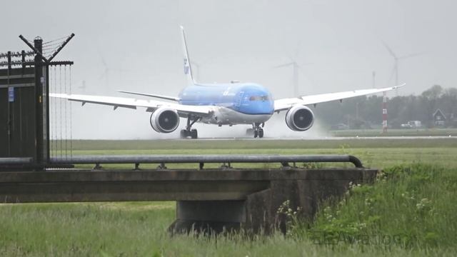 WET RUNWAY ACTIONS At Polderbaan All Heavies! A330/A350/B787/B777/B747 смотреть онлайн