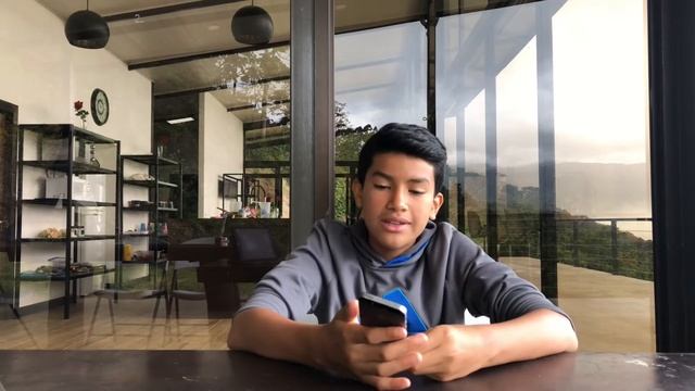 iPhone 5s 2021 review! Still a good iPhone?!? смотреть онлайн