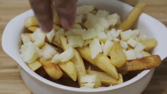 Poutine! Papas Fritas en el estilo Canadienses - 푸틴 - 원조인 캐나다 퀘백에서 먹는 것보다 더 맛있게 집에서 드세요! смотреть онлайн