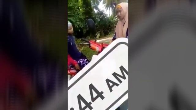 Kes sekempulan remaja perempuan pijak Al-Quran di Tanah Merah, Kelantan смотреть онлайн