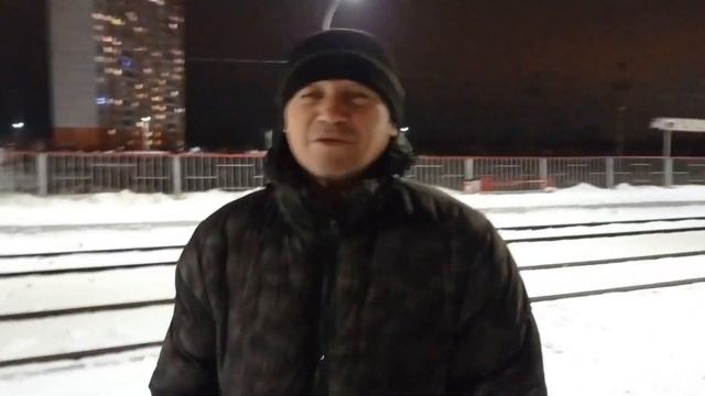 ЖДЁМ С БАТЕЙ ПОЕЗД смотреть онлайн