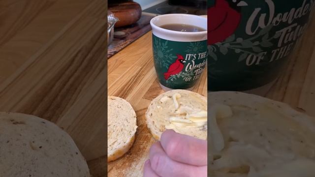 Herb And Cheese Bagel смотреть онлайн