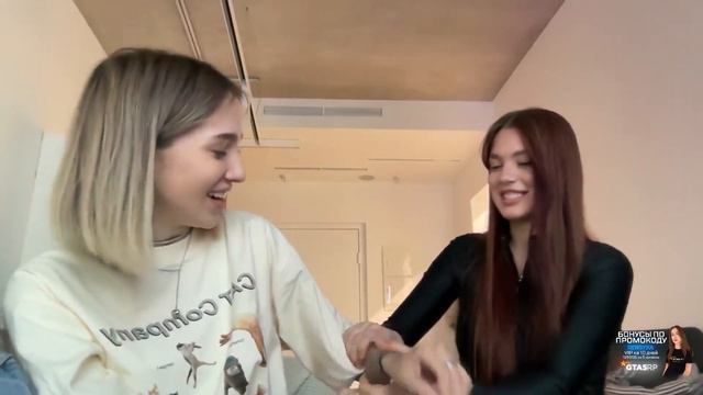 ИГРЫ АКУЛИЧ И ГЕНСУХИ НА СТРИМЕ))))) смотреть онлайн