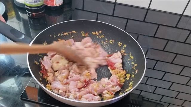 Fried Chicken with Lemongrass and Dried Chili (Gai Pad Trakai Prik Haeng ) ไก่ผัดตระไคร้พริกแห้ง смотреть онлайн