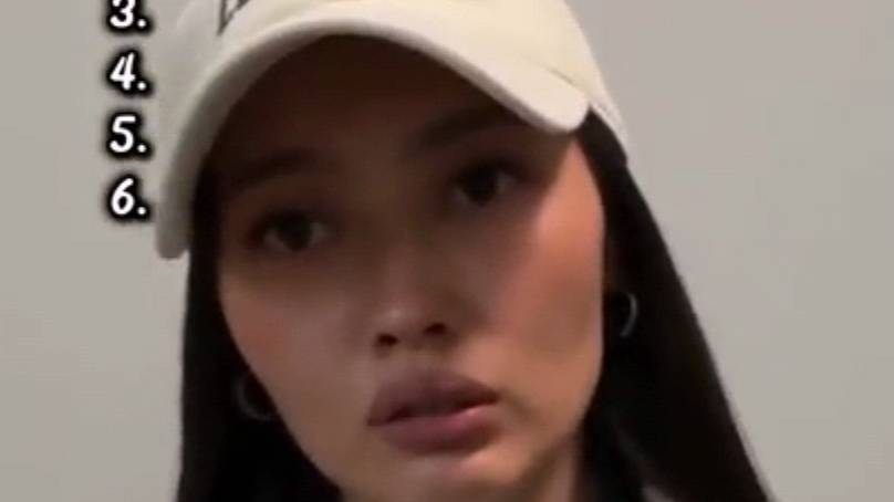 Что у неё в голове...? 😂 смотреть онлайн