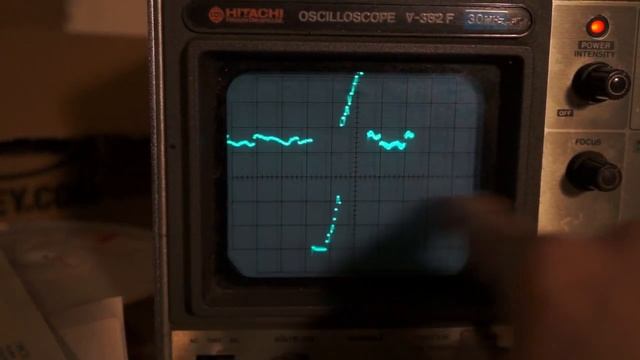 Vector HackADay logo on oscilloscope via VGA port. смотреть онлайн