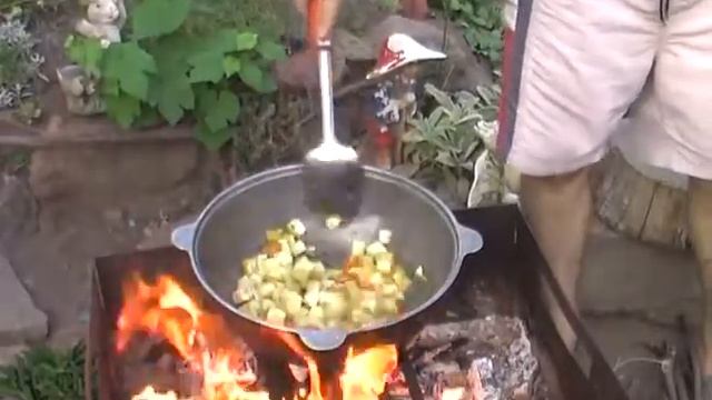 Овощи с кашей на костре смотреть онлайн