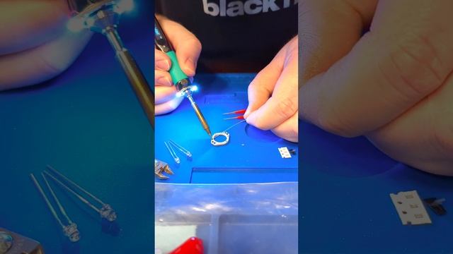 Soldering the LED Ring parts смотреть онлайн