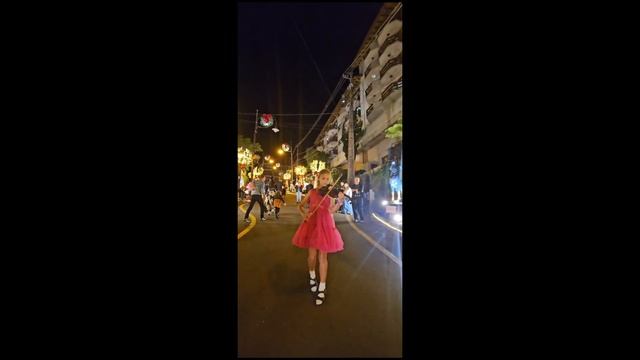 Carol of the Bells - Versão de violino no mágico Natal de Gramado, Brasil (Roza 10 anos) смотреть онлайн