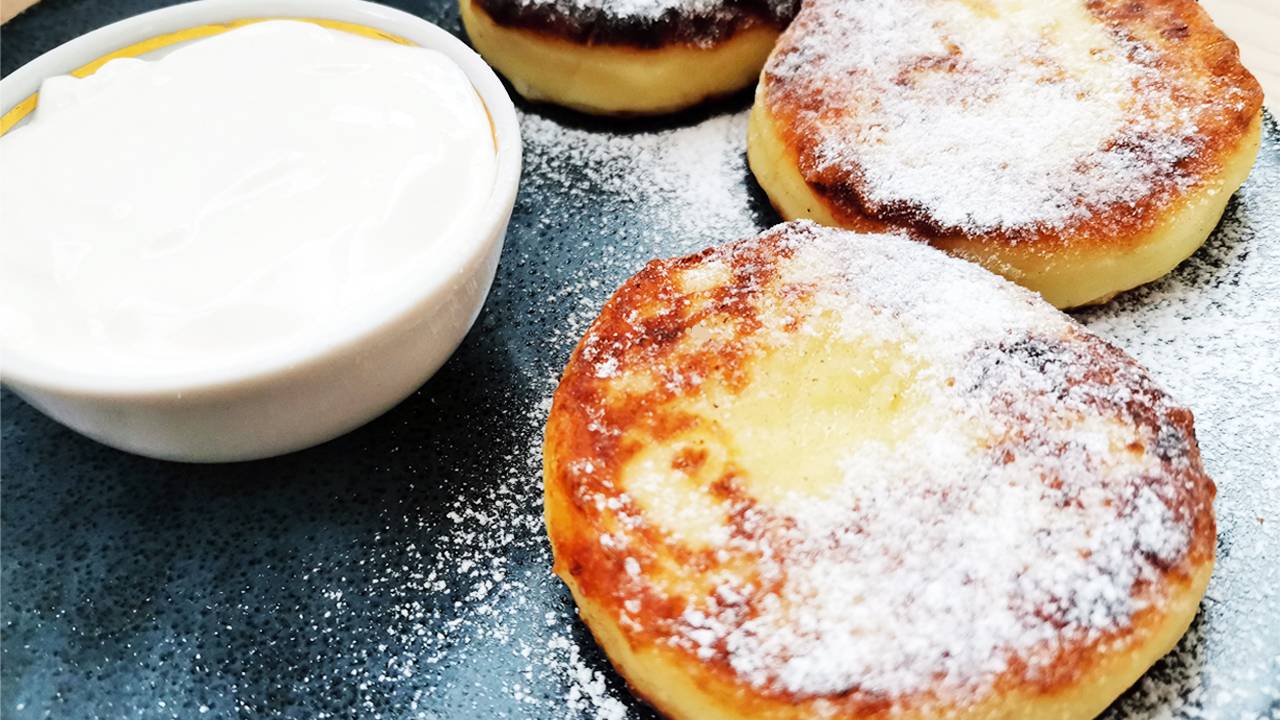 Нежнейшие сырники из творога на сковороде! Как приготовить пышные сырники. смотреть онлайн