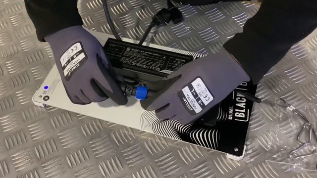 Unboxing the new Lumii Black Blade 100w LED Grow light at Hytec Hydroponics смотреть онлайн