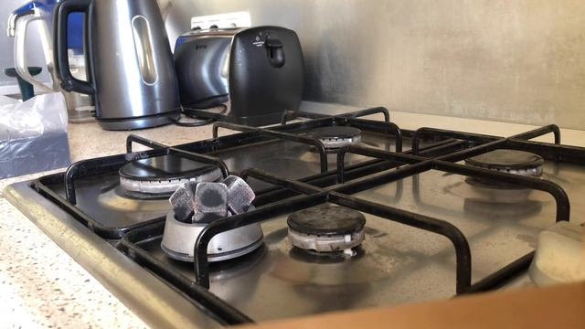 РАЗОГРЕТЬ УГЛИ ДЛЯ КАЛЬЯНА НА ГАЗОВОЙ ПЛИТЕ? смотреть онлайн
