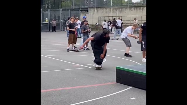 Adidas Team In London. Tyshawn Jones, Lil Dre, Zach Saraceno, Marcos Montoya смотреть онлайн