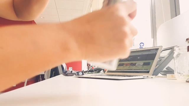 GIMANA SIH CARA BIKIN STARBUCKS MANUAL CREAMY LATTE DI KANTOR? YUK! смотреть онлайн