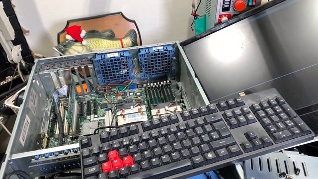 Fixed dumpster dived server HP ML350 G5 won't boot - black screen capacitors bulged / leaked смотреть онлайн