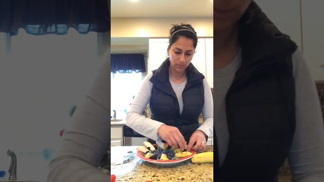 Banana, Blackberries, Blueberries, Cherry Tomatoes and Pear Fruit Platter ~ Cooking with Patty смотреть онлайн