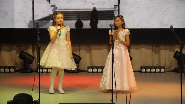 «На золотых куполах» смотреть онлайн