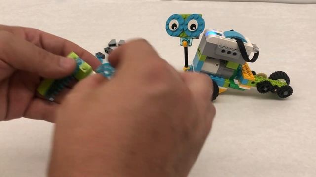 WeDo Turning Building Instructions - Luna Rover Part 2 смотреть онлайн