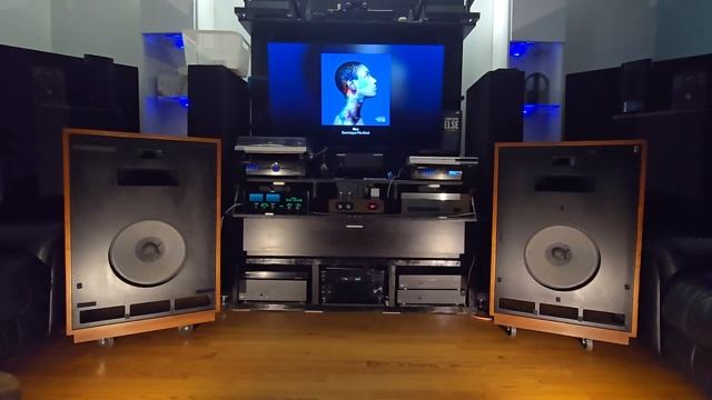 Klipsch Cornwall Speakers and Mcintosh Mc2505 смотреть онлайн