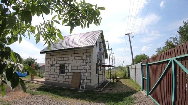 Лучшая фасадная отделка газобетона под кирпич. Как выглядит угол? смотреть онлайн