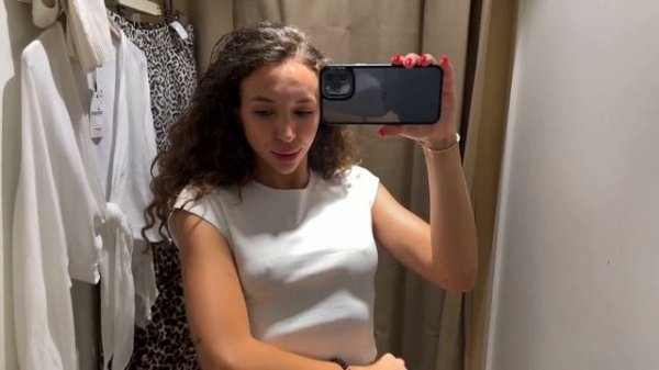[4K] No bra. Trying on see-through clothes at the store. Try it on with Radi