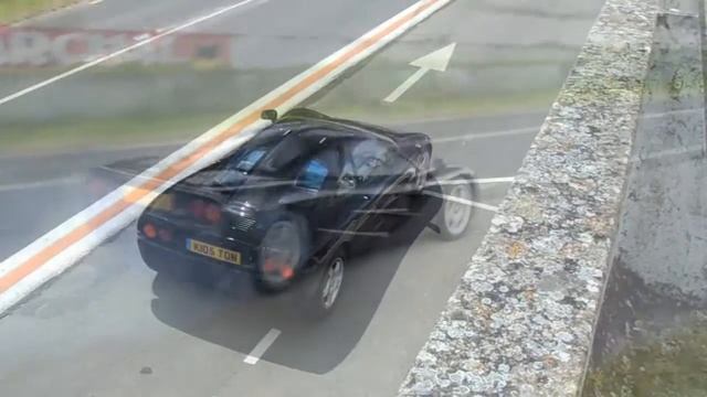 McLaren F1 & Bugatti Veyron 16.4 [Reims-Gueux] Flybys, burnout, accelerations!! смотреть онлайн