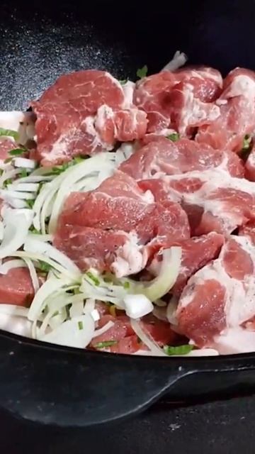 Шашлык в казане за 1 минуту #shorts смотреть онлайн