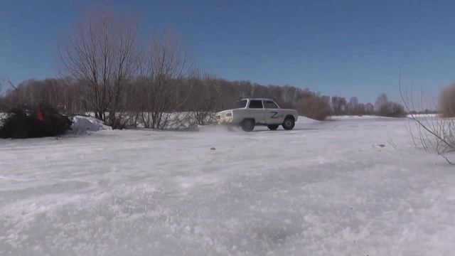 ЗАЗ 968М.выезжаем на весенний лёд. смотреть онлайн