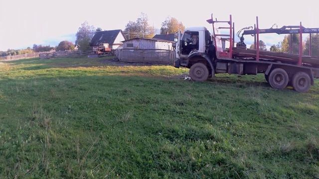 У нас завелся камаз))))) Козы сломали забор. Жизнь в деревне)))) смотреть онлайн