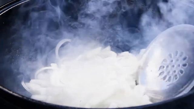 Как приготовить ОДЖАХУРИ в КАЗАНЕ. Жареный КАРТОФЕЛЬ с МЯСОМ в КАЗАНЕ по-грузински. смотреть онлайн