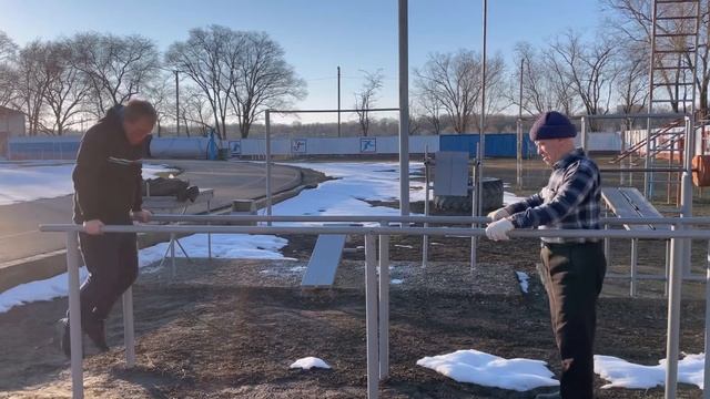 Совместная тренировка с внуком на стадионе смотреть онлайн