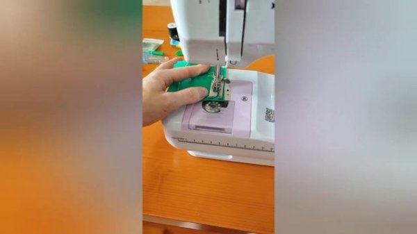 Маленькая швейная машинка